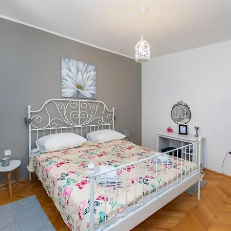 Apartments Zmika Primosten Exterior photo