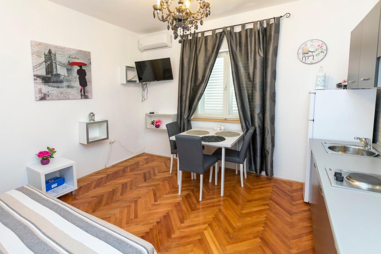 Zmika Apartment